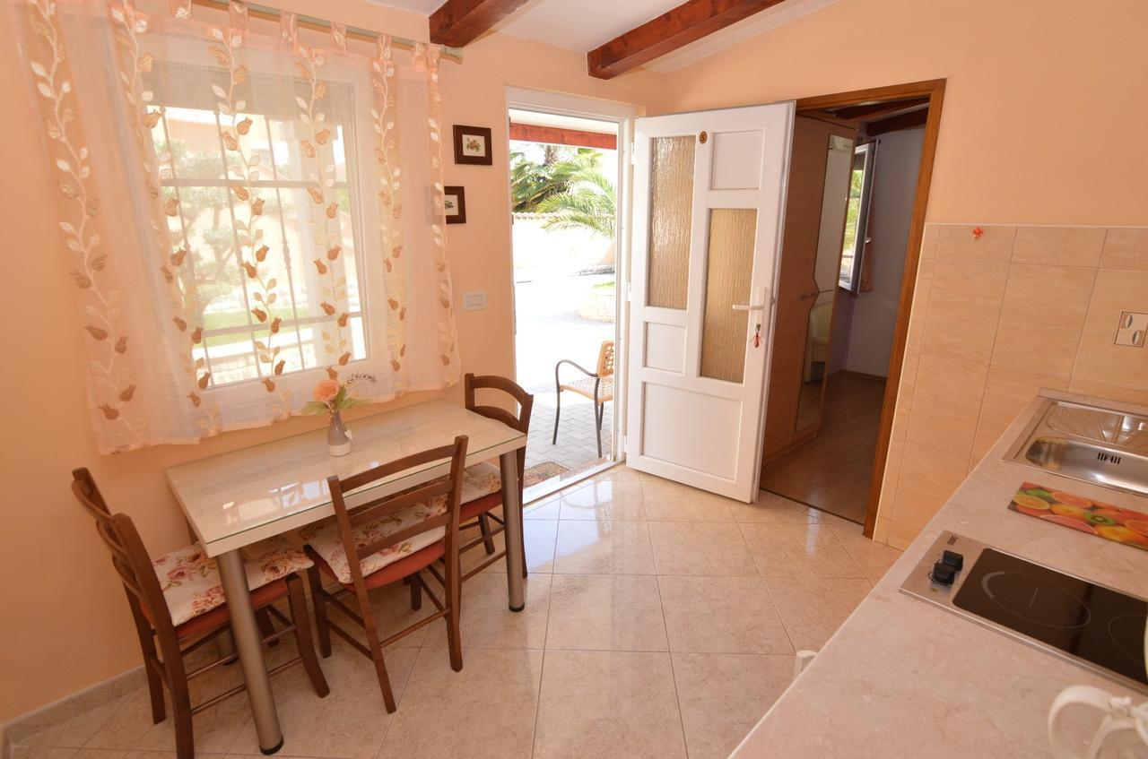 Apartmani Dekovic Materada ポレッチ 部屋 写真