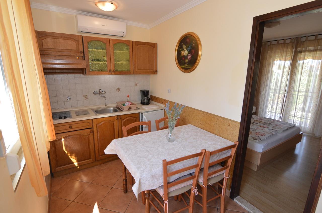 Apartmani Dekovic Materada ポレッチ 部屋 写真