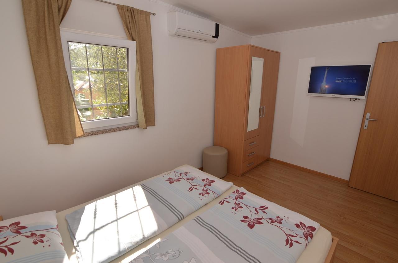 Apartmani Dekovic Materada ポレッチ 部屋 写真