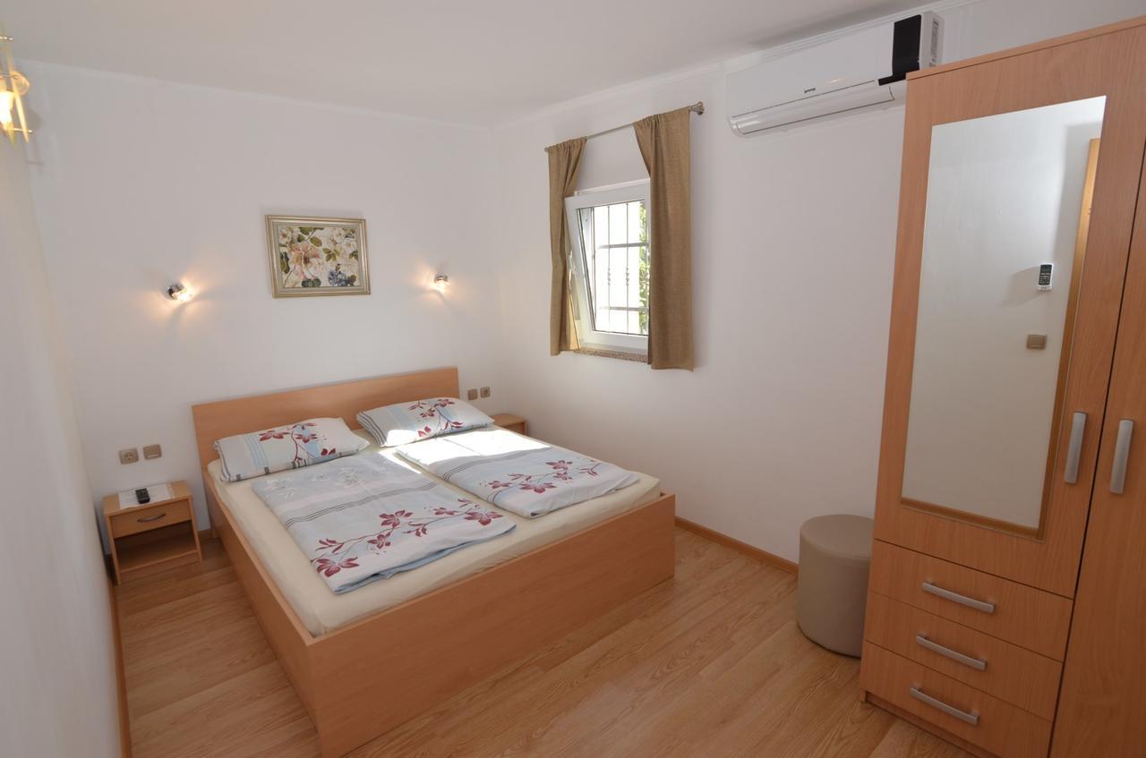 Apartmani Dekovic Materada ポレッチ 部屋 写真